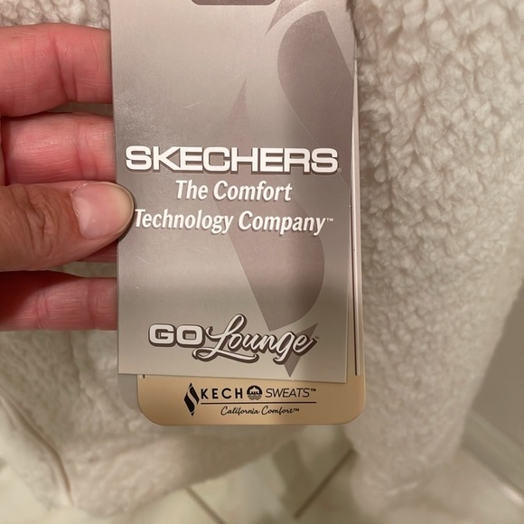 NWT Sketchers Women’s Go Lounge Kerch Sherpa Californiacomfort zip jacket white  - Picture 5 of 9